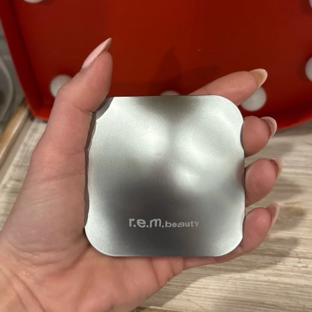 R.E.M. Beauty Satin Matte Bronzer - Send 2 Voicemail